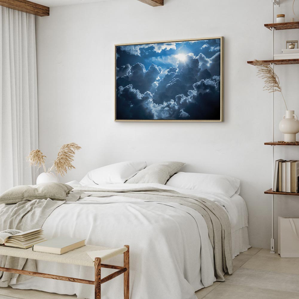 Leinwanddruck – Animierte Landschaft: Die Sonne im Kampf mit den Wolken
