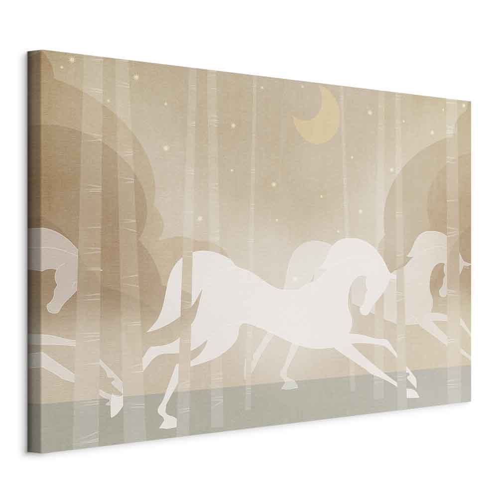 Leinwanddruck Mondpferde – Pferde galoppieren zwischen Bäumen in einer sternenklaren Nacht