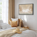 Leinwanddruck Mondpferde – Pferde galoppieren zwischen Bäumen in einer sternenklaren Nacht