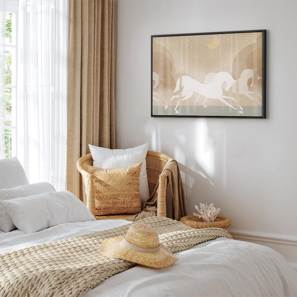 Leinwanddruck Mondpferde – Pferde galoppieren zwischen Bäumen in einer sternenklaren Nacht