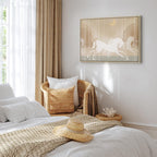 Leinwanddruck Mondpferde – Pferde galoppieren zwischen Bäumen in einer sternenklaren Nacht