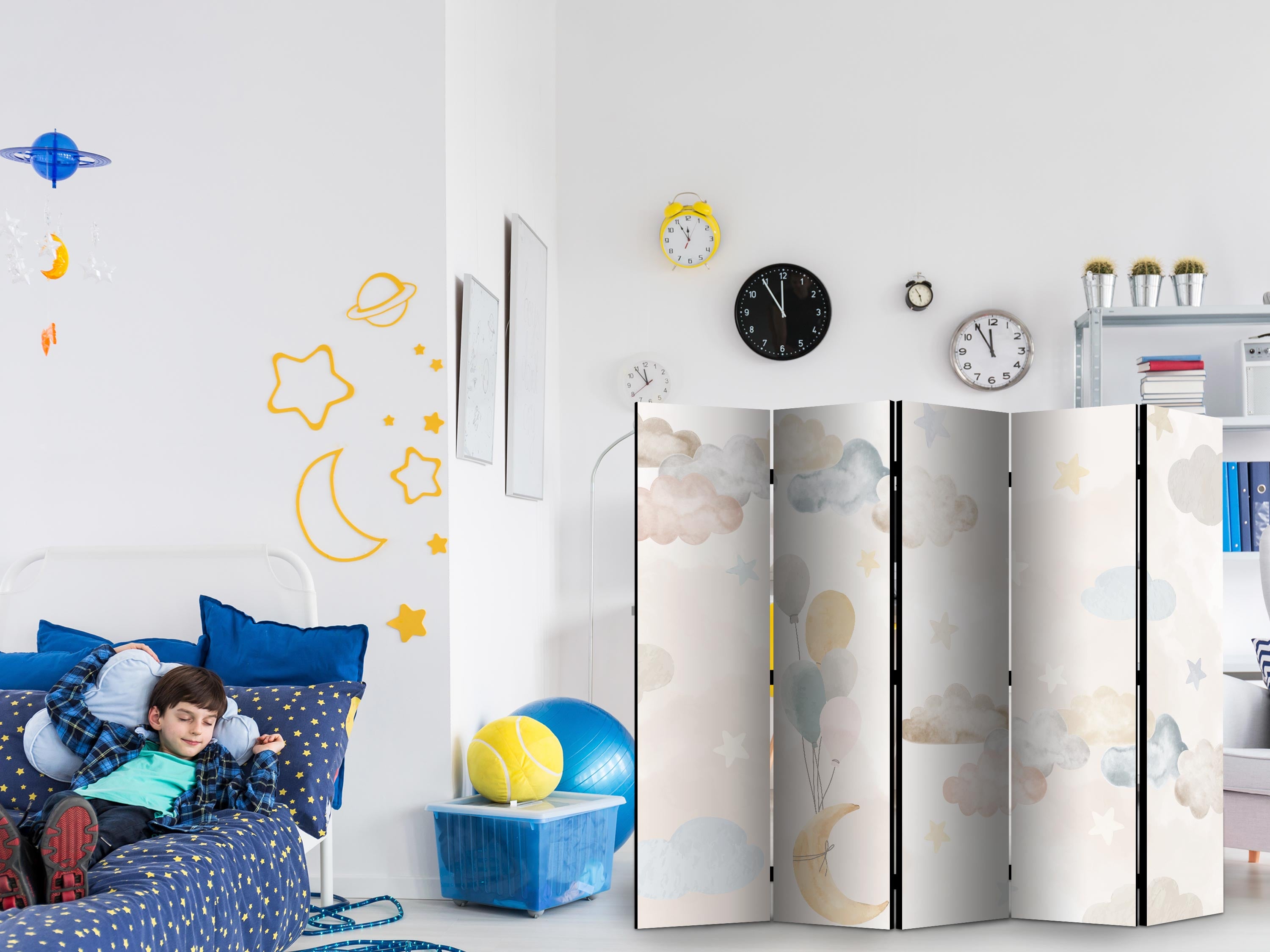 Room Divider - Fairy-Tale Moon with Balloons in Subtle Colors