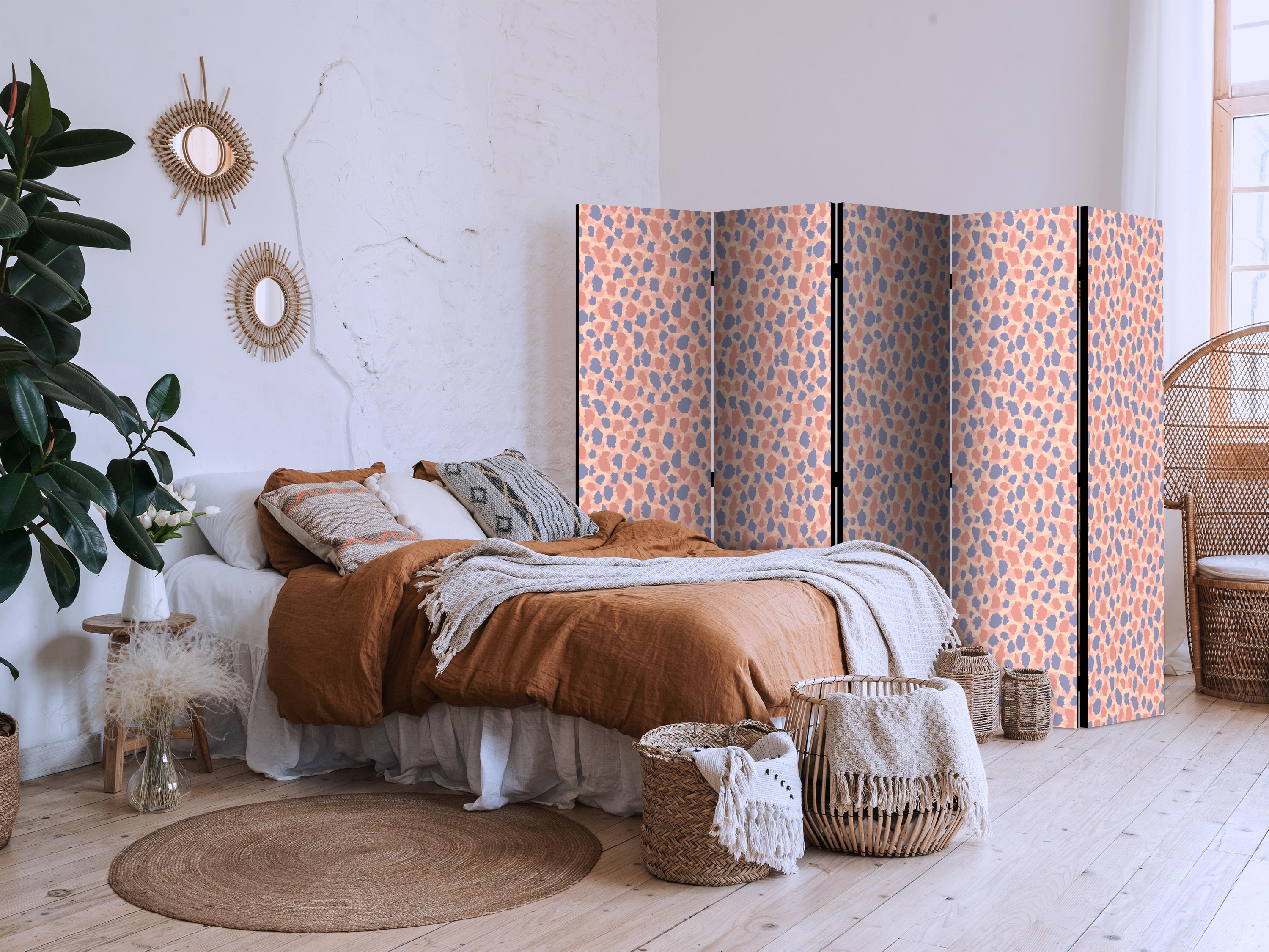 Room Divider with Giraffe Pattern in Blue-Pink Spots