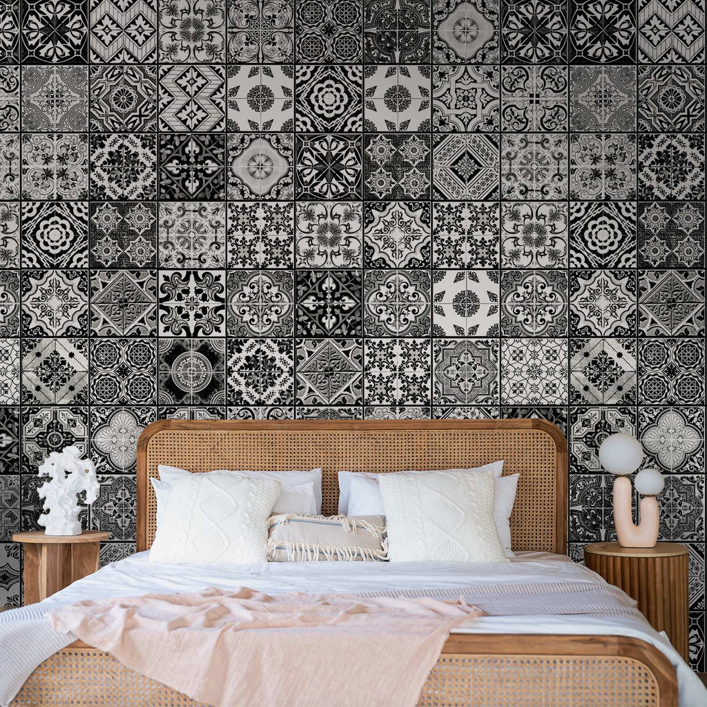Black and White Arabesque Geometric Wallpaper