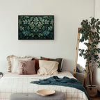 Leinwanddruck mit dunkelgrünen viktorianischen Blättern: Botanische Schnitzkomposition