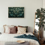 Leinwanddruck mit dunkelgrünen viktorianischen Blättern: Botanische Schnitzkomposition