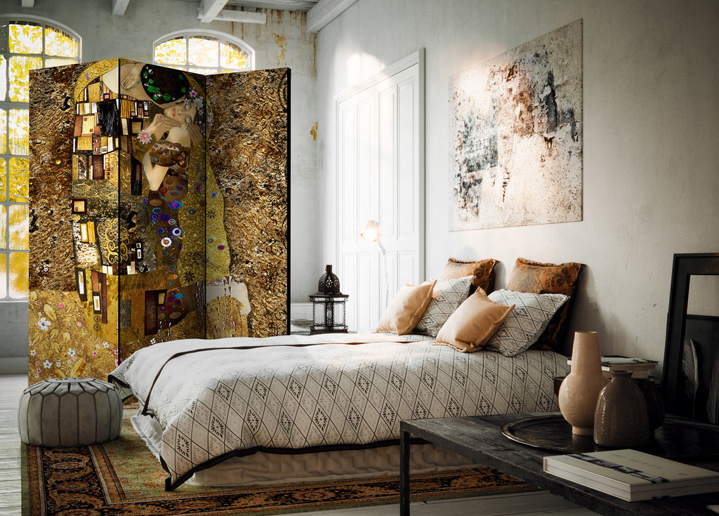 Golden Kiss Romantic Silhouette 3-Panel Room Divider