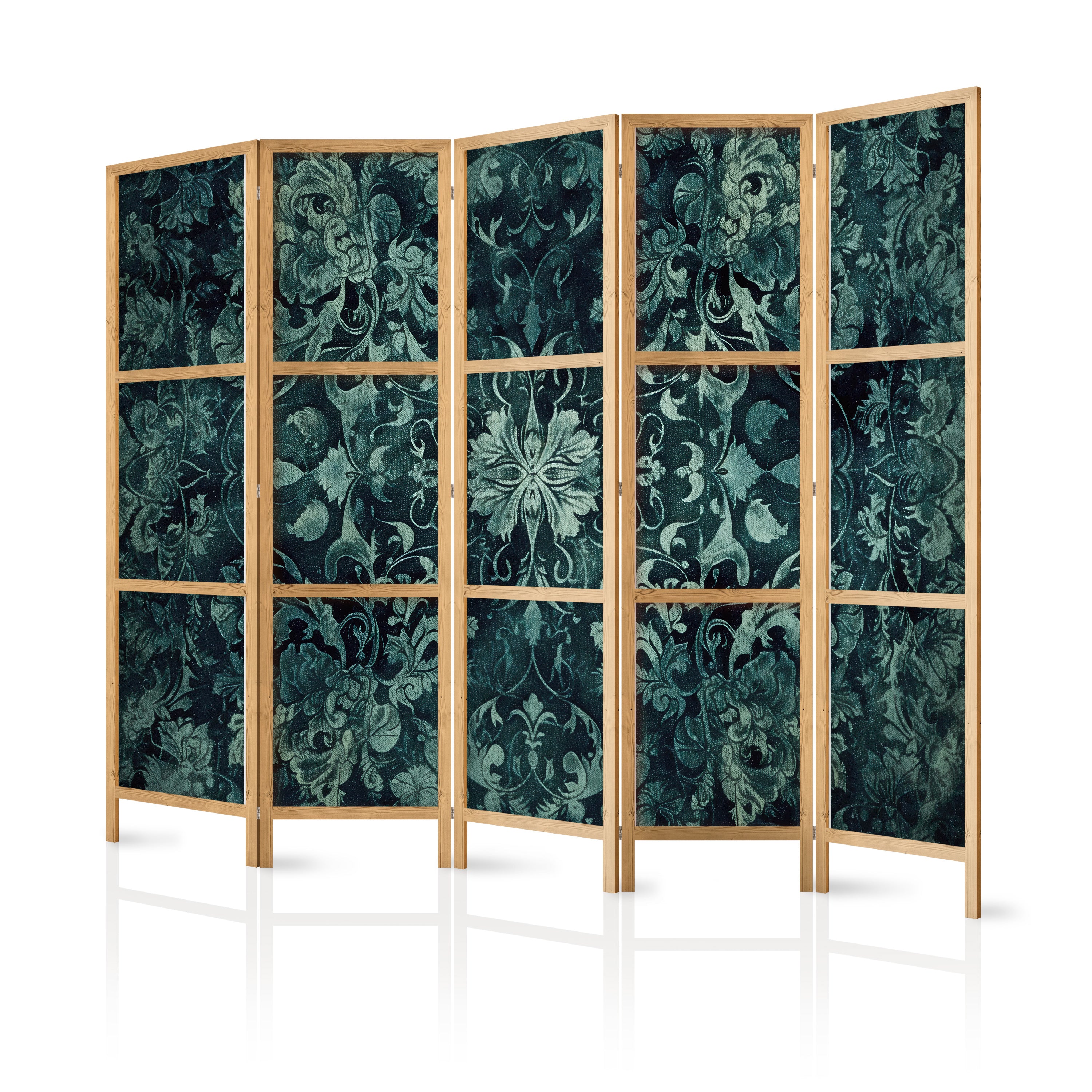 Japanese Room Divider with Oriental Pattern Carpet and Emerald Ornaments