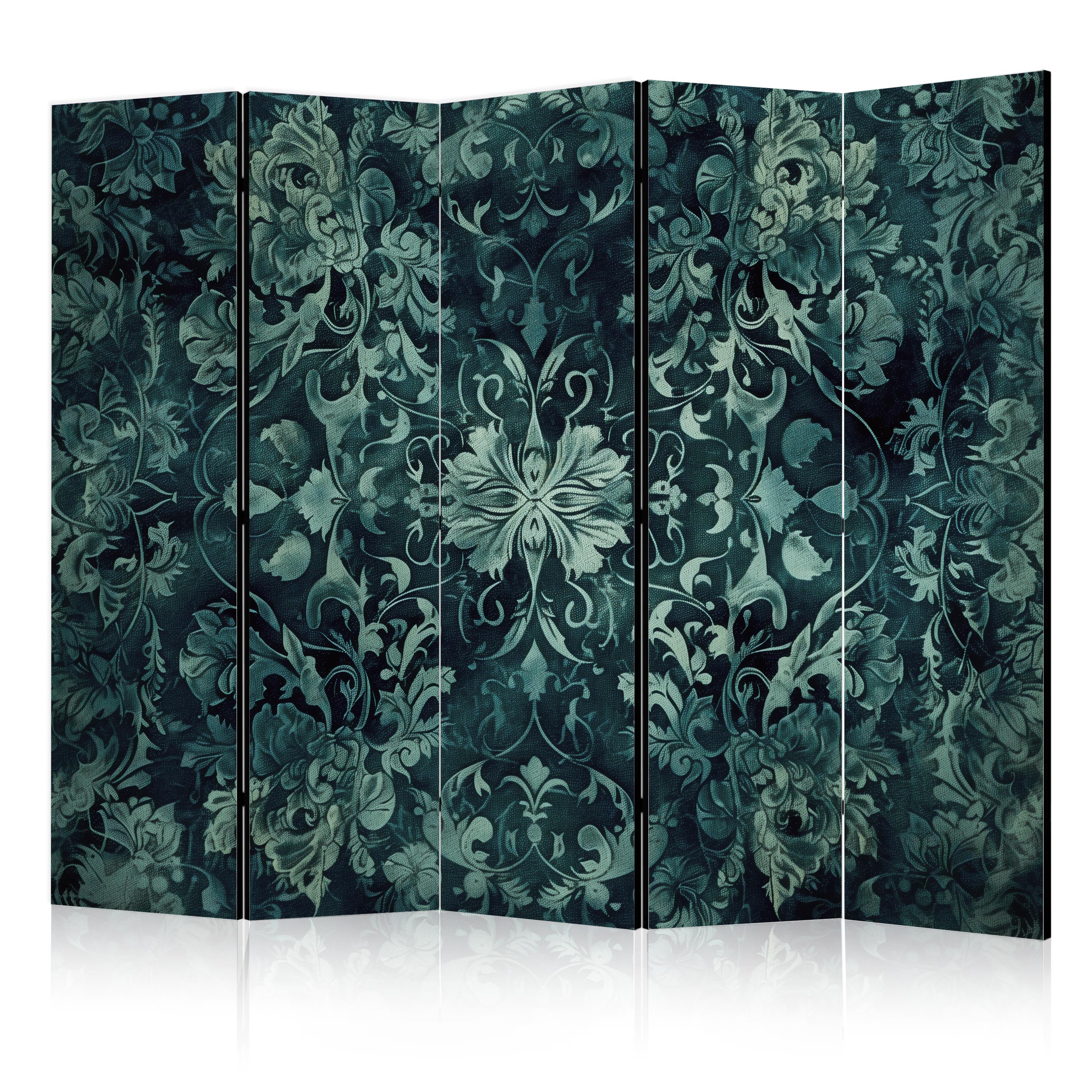 Room Divider with Oriental Carpet Pattern and Emerald Ornaments